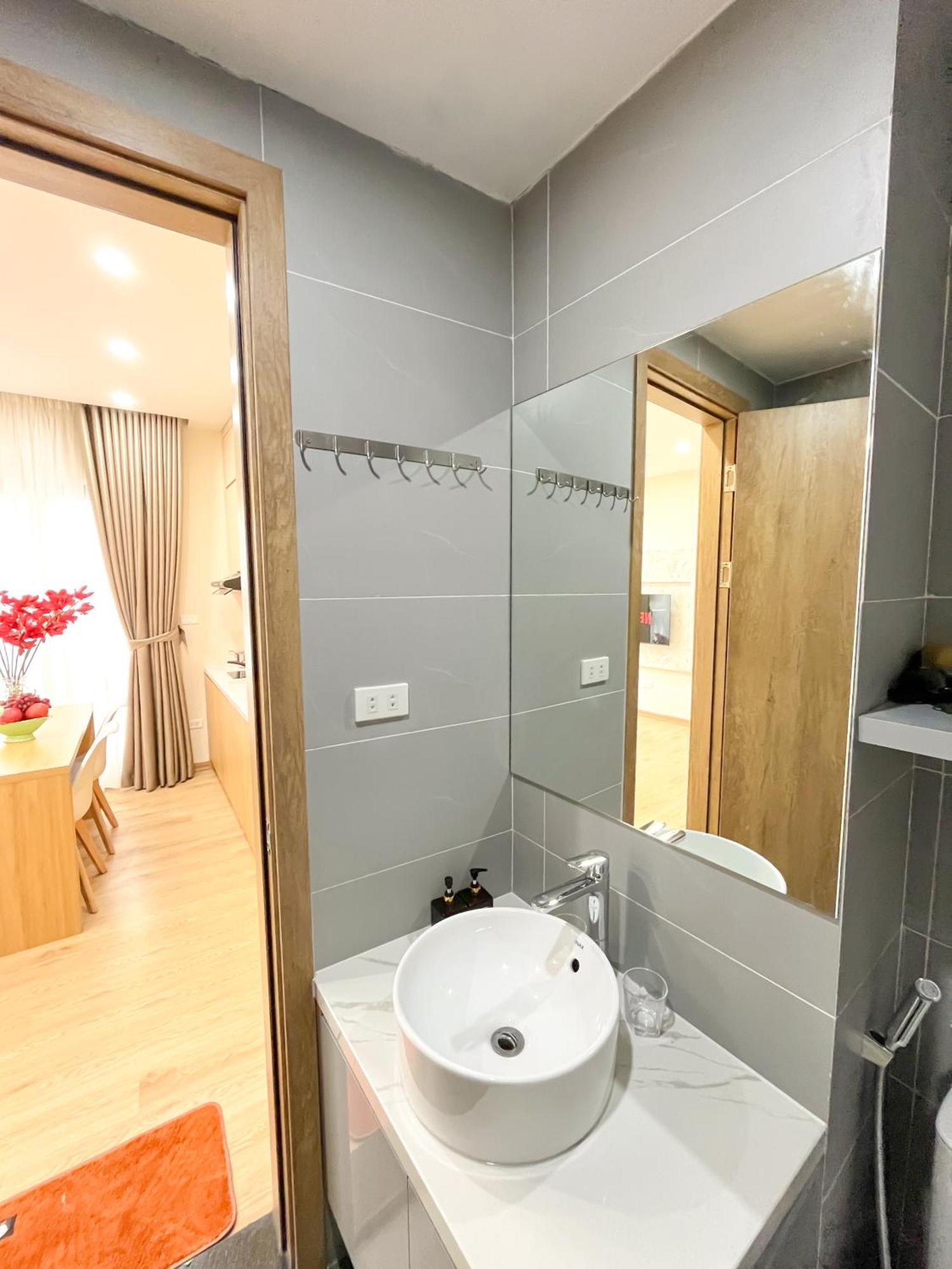 Amazing Housing Lac Long Quan Hanoi Luaran gambar